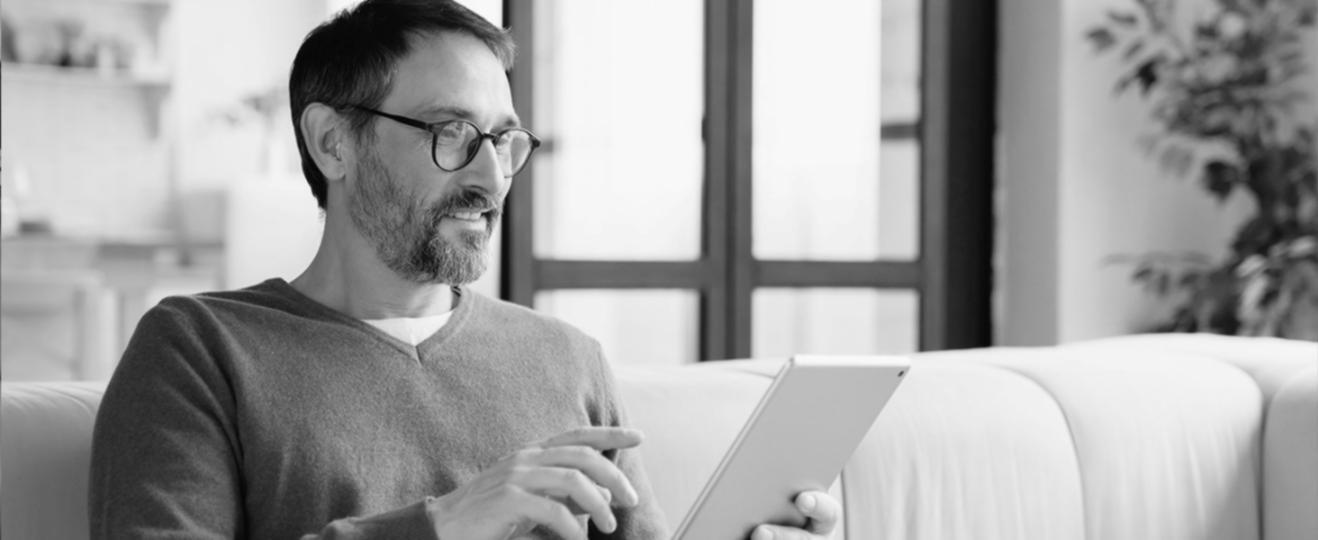 Espace de travail collaboratif moderne favorisant les échanges d'équipe